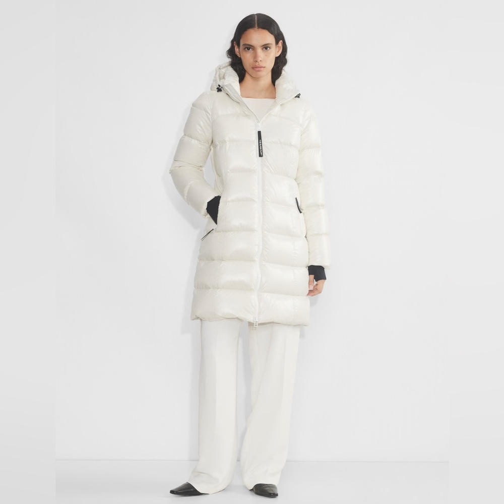Aritzia The SuperSnugPuff Mid Hi-Gloss Jacket